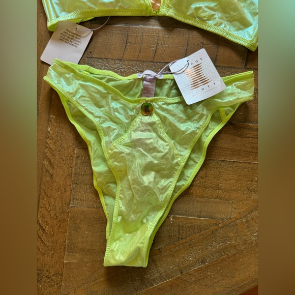 Savage Fenty Iridescent Green Bra & Panty Set - Picture 2 of 5